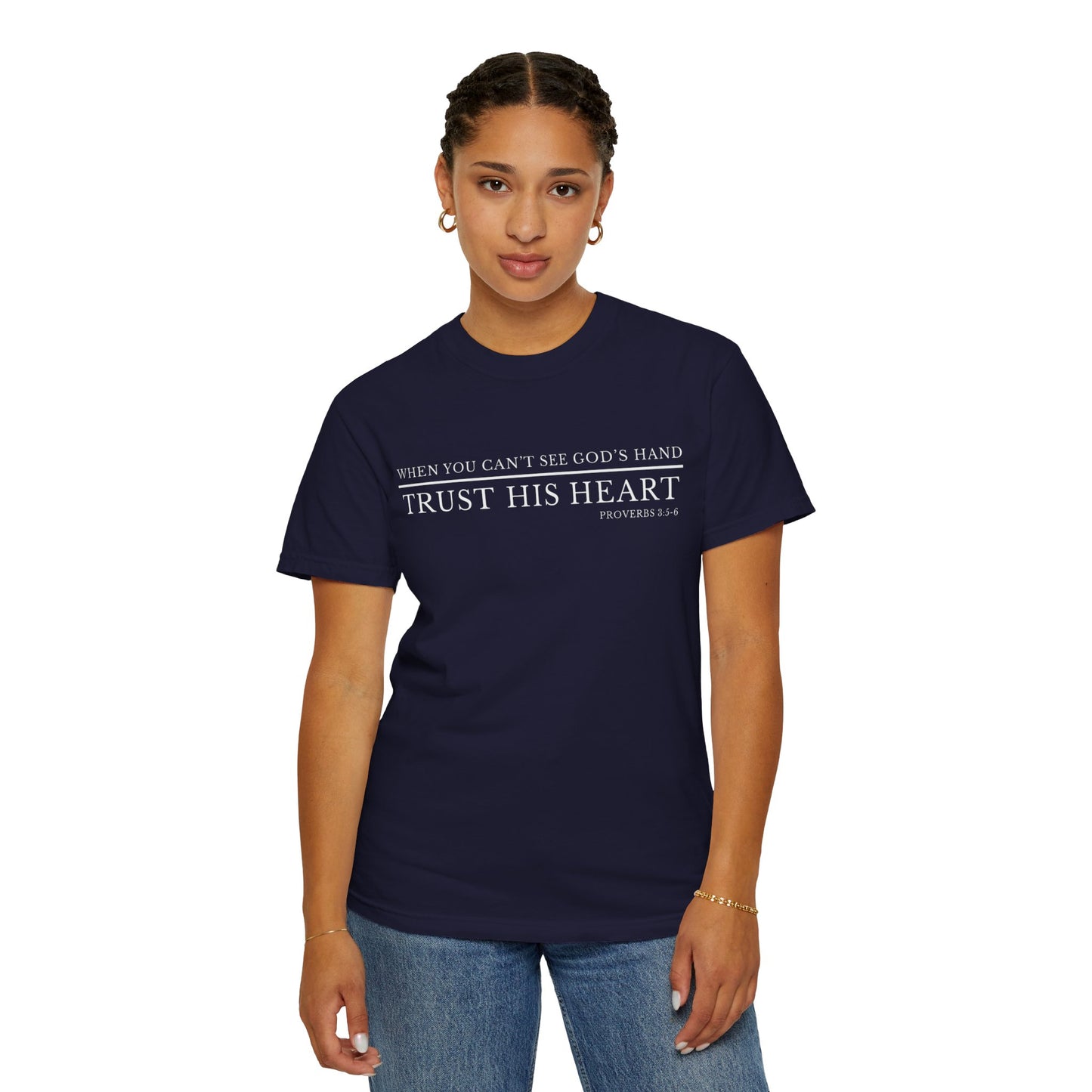Camiseta cristiana Confía en su corazón – Proverbios 3:5-6 | Ropa basada en la fe