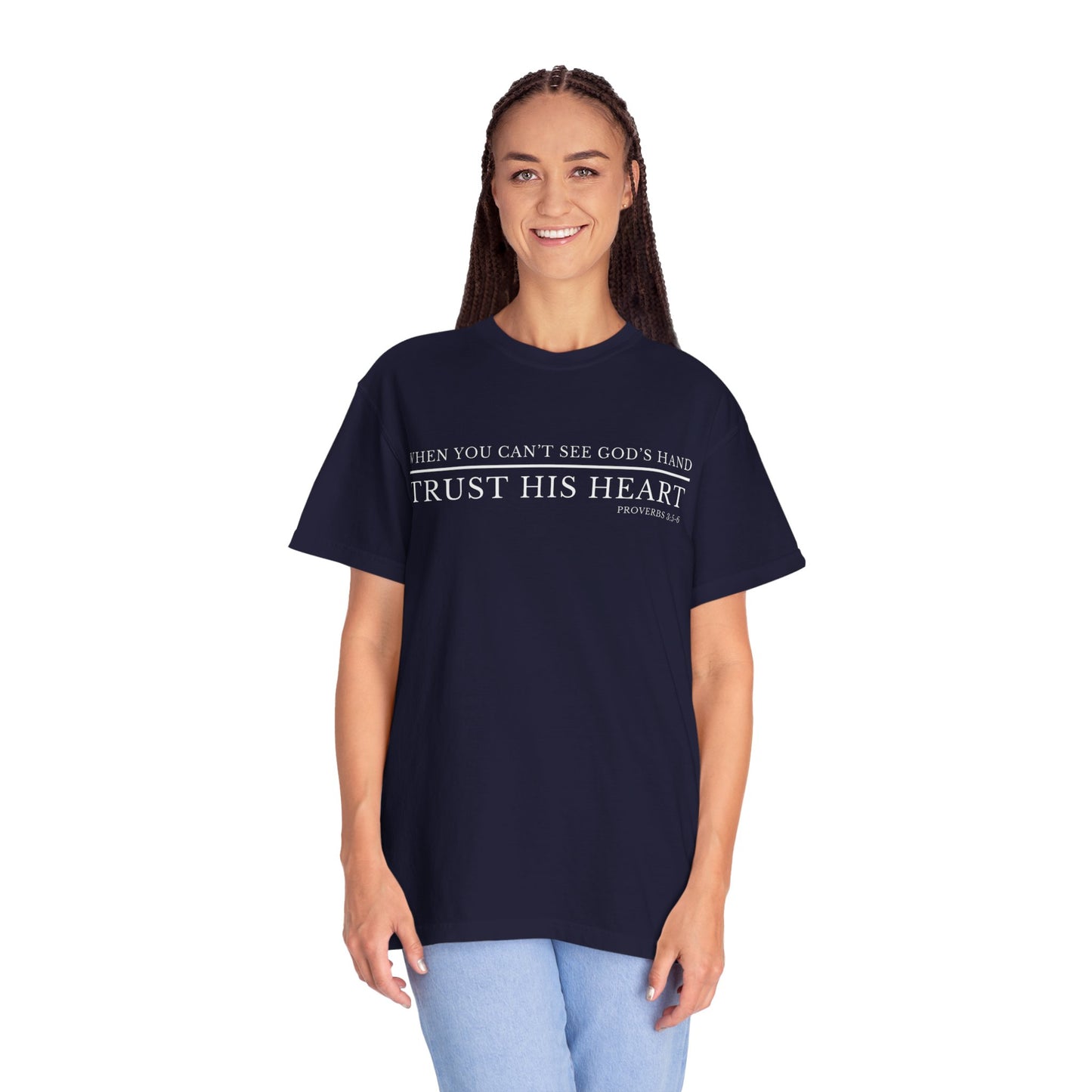 Camiseta cristiana Confía en su corazón – Proverbios 3:5-6 | Ropa basada en la fe